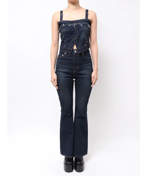 EMODA（エモダ）の「デニムキャミサロペット（サロペット/オーバーオール・レディース・ブラック/ライトブルー/インディゴブルー/ブラウン・SMALL/MEDIUM）」の4枚目の写真