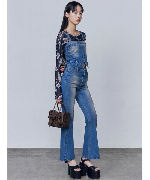 EMODA（エモダ）の「デニムキャミサロペット（サロペット/オーバーオール・レディース・ブラック/ライトブルー/インディゴブルー/ブラウン・SMALL/MEDIUM）」の6枚目の写真