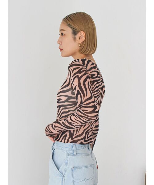 Ungrid（アングリッド）の「ゼブラ柄シアーチュールロングスリーブTee（Tシャツ/カットソー・レディース・ブラック/グリーン系その他・FREE）」の10枚目の写真