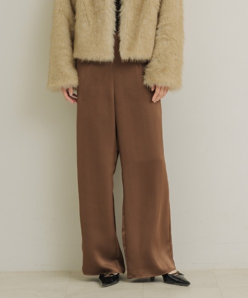 NEUNA（ヌナ）の「サテンシルエットパンツ（スラックス・レディース・ブラック/アイボリー/ブラウン・MEDIUM/SMALL）」の5枚目の写真