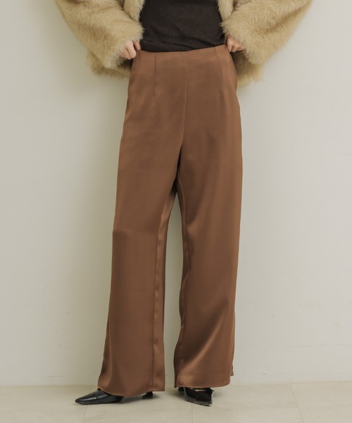 NEUNA（ヌナ）の「サテンシルエットパンツ（スラックス・レディース・ブラック/アイボリー/ブラウン・MEDIUM/SMALL）」の4枚目の写真
