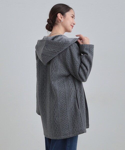 SHOO・LA・RUE（シューラルー）の「【裏面ベロアであったか】体型をカバーしながらスマートに魅せる ケーブルジャガードコーディガン（カーディガン/ボレロ・レディース・ブラック/ライトベージュ/チャコールグレー・02/04/01/03）」の22枚目の写真