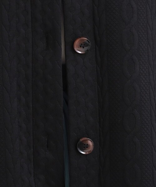 SHOO・LA・RUE（シューラルー）の「【裏面ベロアであったか】体型をカバーしながらスマートに魅せる ケーブルジャガードコーディガン（カーディガン/ボレロ・レディース・ブラック/ライトベージュ/チャコールグレー・02/04/01/03）」の18枚目の写真