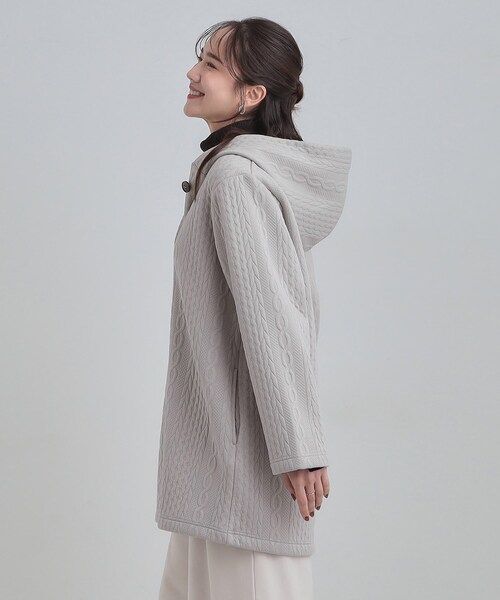 SHOO・LA・RUE（シューラルー）の「【裏面ベロアであったか】体型をカバーしながらスマートに魅せる ケーブルジャガードコーディガン（カーディガン/ボレロ・レディース・ブラック/ライトベージュ/チャコールグレー・02/04/01/03）」の20枚目の写真