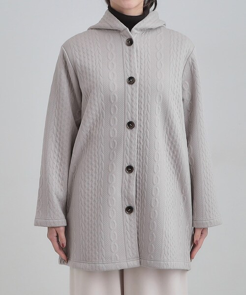 SHOO・LA・RUE（シューラルー）の「【裏面ベロアであったか】体型をカバーしながらスマートに魅せる ケーブルジャガードコーディガン（カーディガン/ボレロ・レディース・ブラック/ライトベージュ/チャコールグレー・02/04/01/03）」の11枚目の写真