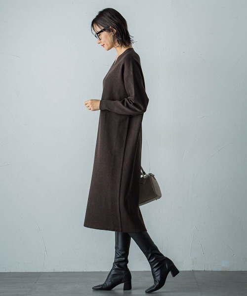 LAUTREAMONT(ロートレアモン)の「【WEB限定】Vネックニットワンピース≪丈長めあり/手洗い可能≫(ワンピース・レディース・ネイビー/ブラウン/ブルー/チャコールグレー/ブラック・9号/11号)」の10枚目の写真