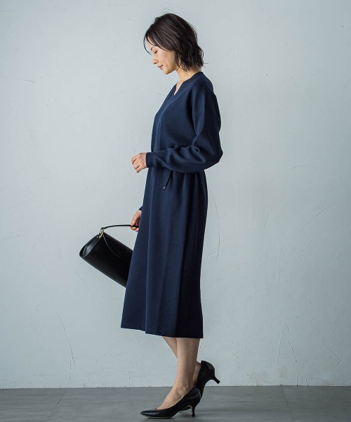 LAUTREAMONT(ロートレアモン)の「【WEB限定】Vネックニットワンピース≪丈長めあり/手洗い可能≫(ワンピース・レディース・ネイビー/ブラウン/ブルー/チャコールグレー/ブラック・9号/11号)」の16枚目の写真