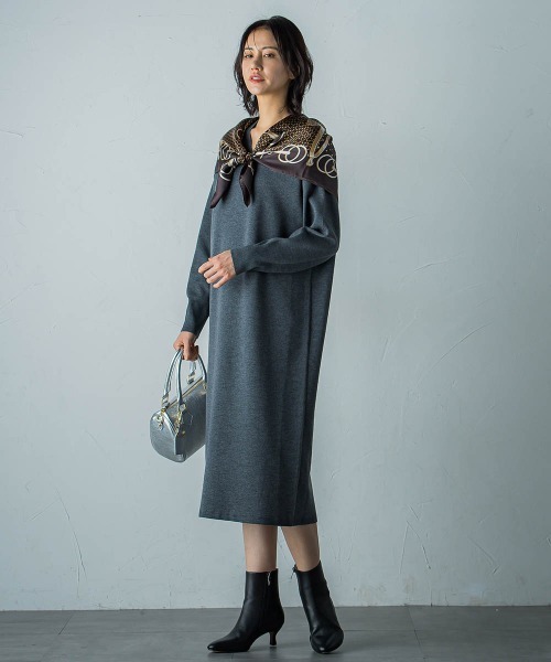 LAUTREAMONT(ロートレアモン)の「【WEB限定】Vネックニットワンピース≪丈長めあり/手洗い可能≫(ワンピース・レディース・ネイビー/ブラウン/ブルー/チャコールグレー/ブラック・9号/11号)」の20枚目の写真