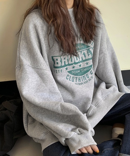 Flugge（フラッジー）の「カジュアルロゴプリントスウェット（スウェット・レディース・レッド/ダークグレー/グレー・LARGE/MEDIUM）」の2枚目の写真