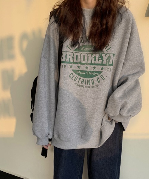 Flugge（フラッジー）の「カジュアルロゴプリントスウェット（スウェット・レディース・レッド/ダークグレー/グレー・LARGE/MEDIUM）」の4枚目の写真