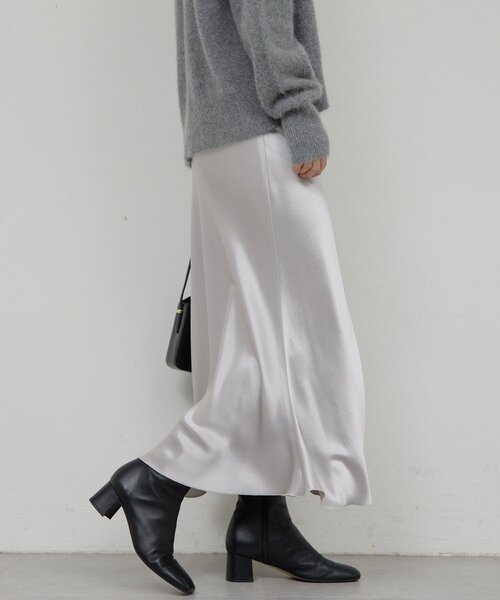 GALLARDAGALANTE(ガリャルダガランテ)の「アセテートバイアススカート(スカート・レディース・ベージュ/ライトグレー・1/0)」の4枚目の写真