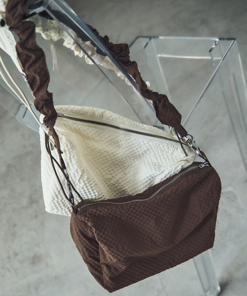 Fashion Letter（ファッションレター）の「チェックシアサッカー 中綿シャーリングベルト ミニバッグ（ショルダーバッグ・レディース・ブラック/ブラウン/アイボリー・FREE）」の3枚目の写真