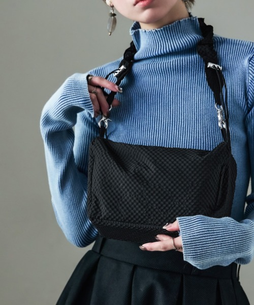 Fashion Letter（ファッションレター）の「チェックシアサッカー 中綿シャーリングベルト ミニバッグ（ショルダーバッグ・レディース・ブラック/ブラウン/アイボリー・FREE）」の2枚目の写真