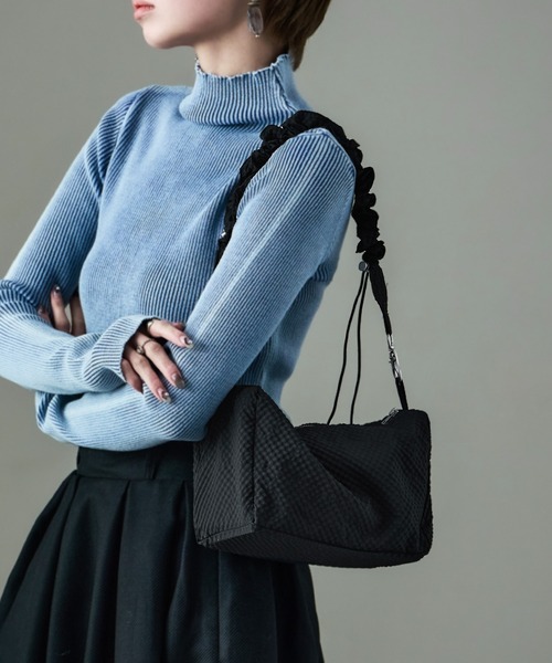 Fashion Letter（ファッションレター）の「チェックシアサッカー 中綿シャーリングベルト ミニバッグ（ショルダーバッグ・レディース・ブラック/ブラウン/アイボリー・FREE）」の7枚目の写真