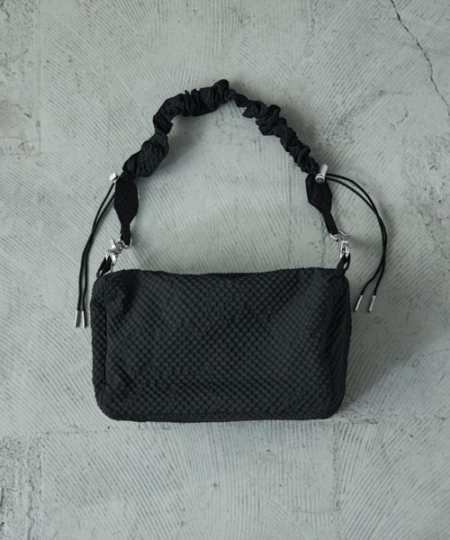 Fashion Letter（ファッションレター）の「チェックシアサッカー 中綿シャーリングベルト ミニバッグ（ショルダーバッグ・レディース・ブラック/ブラウン/アイボリー・FREE）」の8枚目の写真