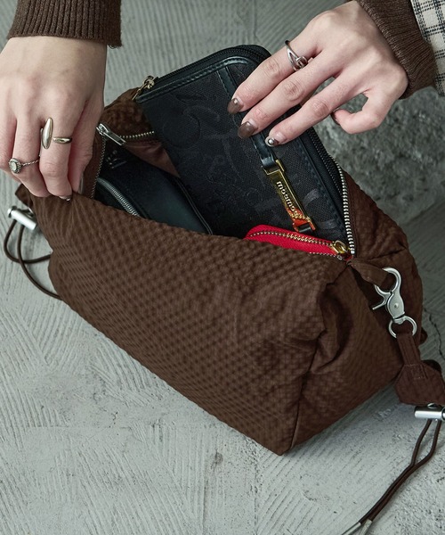 Fashion Letter（ファッションレター）の「チェックシアサッカー 中綿シャーリングベルト ミニバッグ（ショルダーバッグ・レディース・ブラック/ブラウン/アイボリー・FREE）」の11枚目の写真