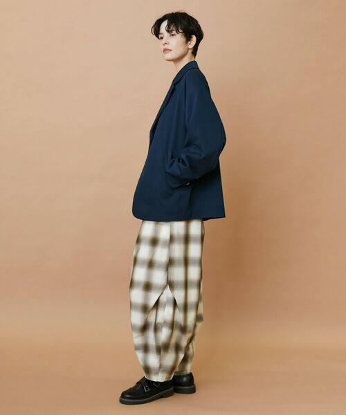 FRAPBOIS(フラボア)の「ブレイザー ジャケット(テーラードジャケット・レディース・ネイビー/グレイッシュベージュ・1/2)」の9枚目の写真