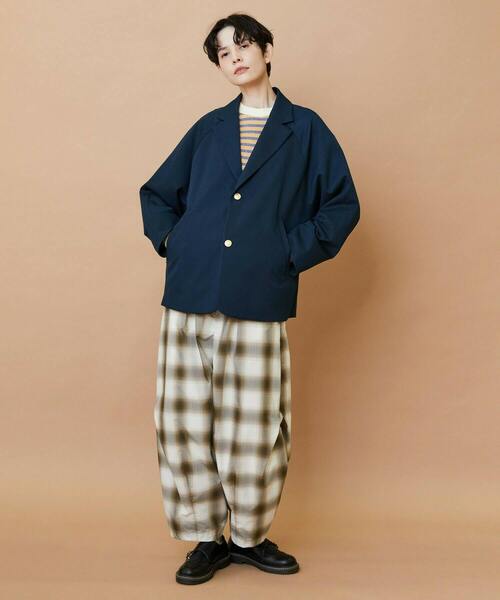 FRAPBOIS(フラボア)の「ブレイザー ジャケット(テーラードジャケット・レディース・ネイビー/グレイッシュベージュ・1/2)」の12枚目の写真