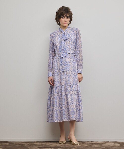 GRACE CONTINENTAL(グレースコンチネンタル)の「ダマスク柄風プリントワンピース(ワンピース・レディース・グレー/ブルー・38/36)」の6枚目の写真