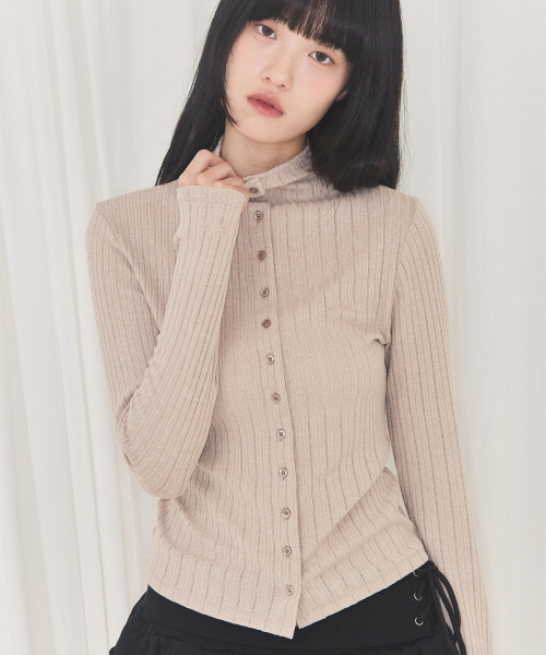 ALKI ALKA(アルキアルカ)の「High-neck Long Sleeve (Beige)(Tシャツ/カットソー・レディース・Beige・FREE)」の2枚目の写真