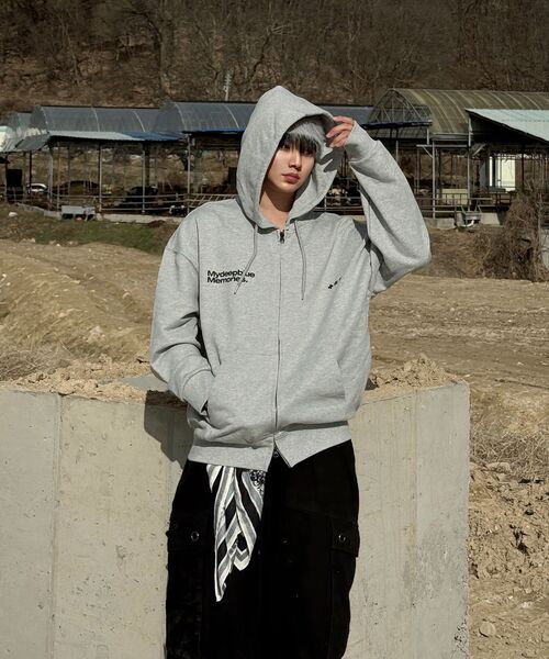 mydeepbluememories（マイディープブルーメモリーズ）の「(zp) MM SYMBOL LOGO 2WAY ZIP-UP (GREY)（パーカー・レディース・グレー・FREE/LARGE）」の6枚目の写真
