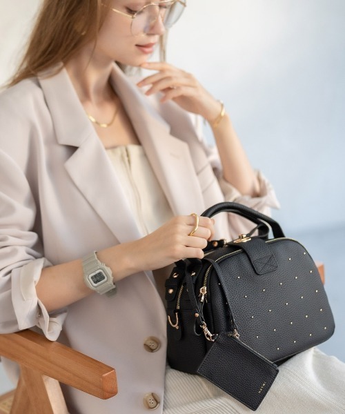 HAYNI（ヘイニ）の「Nene Loche Dot ネネロシェ ドット（ショルダーバッグ・レディース・グレー系/ブラウン系/ブラック×ゴールド・FREE）」の2枚目の写真