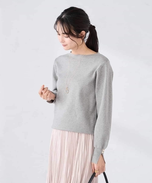 a.v.v(アーヴェヴェ)の「【WEB限定】ボートネックパフスリーブスプリングニット(ニット/セーター・レディース・ライラック/アイボリー/ブラック/ブルー/グレー/ピンク・36/38/42/40)」の4枚目の写真