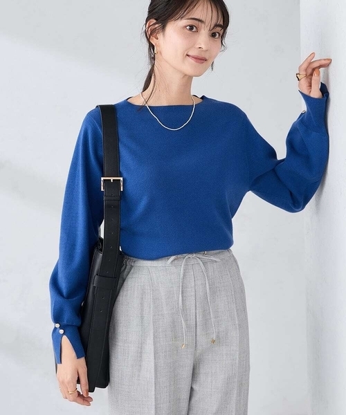 a.v.v(アーヴェヴェ)の「【WEB限定】ボートネックパフスリーブスプリングニット(ニット/セーター・レディース・ライラック/アイボリー/ブラック/ブルー/グレー/ピンク・36/38/42/40)」の5枚目の写真