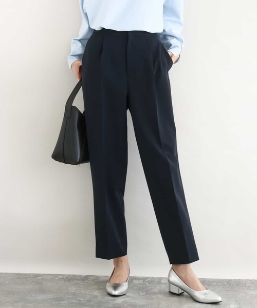 MK MICHEL KLEIN（エムケーミッシェルクラン）の「ダブルクロス テーパードパンツ/セットアップ対応/防シワ/ストレッチ/洗える（その他パンツ・レディース・ネイビー/グレイッシュベージュ・36/38）」の2枚目の写真