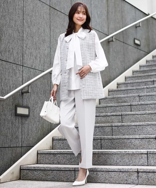 MK MICHEL KLEIN（エムケーミッシェルクラン）の「ダブルクロス テーパードパンツ/セットアップ対応/防シワ/ストレッチ/洗える（その他パンツ・レディース・ネイビー/グレイッシュベージュ・36/38）」の13枚目の写真