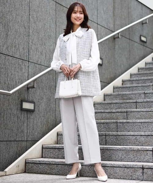 MK MICHEL KLEIN（エムケーミッシェルクラン）の「ダブルクロス テーパードパンツ/セットアップ対応/防シワ/ストレッチ/洗える（その他パンツ・レディース・ネイビー/グレイッシュベージュ・36/38）」の14枚目の写真