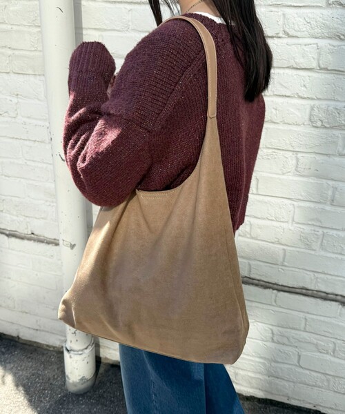 fredy emue（フレディエミュ）の「フェイクスエードトライアングルバッグ（トートバッグ・レディース・ブラウン/ベージュ/ブラック/オリーブ・FREE）」の4枚目の写真