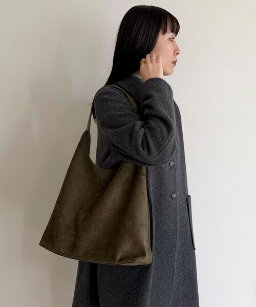 fredy emue（フレディエミュ）の「フェイクスエードトライアングルバッグ（トートバッグ・レディース・ブラウン/ベージュ/ブラック/オリーブ・FREE）」の6枚目の写真