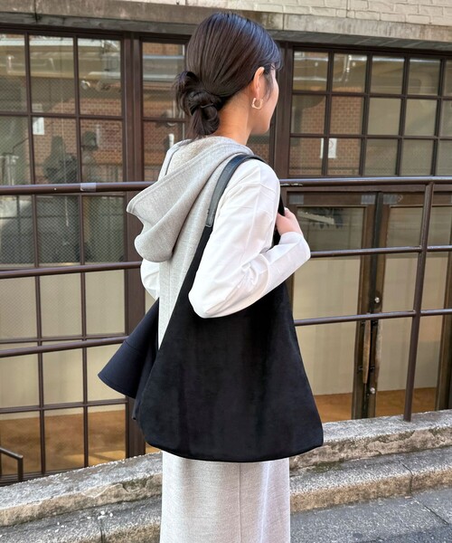 fredy emue（フレディエミュ）の「フェイクスエードトライアングルバッグ（トートバッグ・レディース・ブラウン/ベージュ/ブラック/オリーブ・FREE）」の13枚目の写真