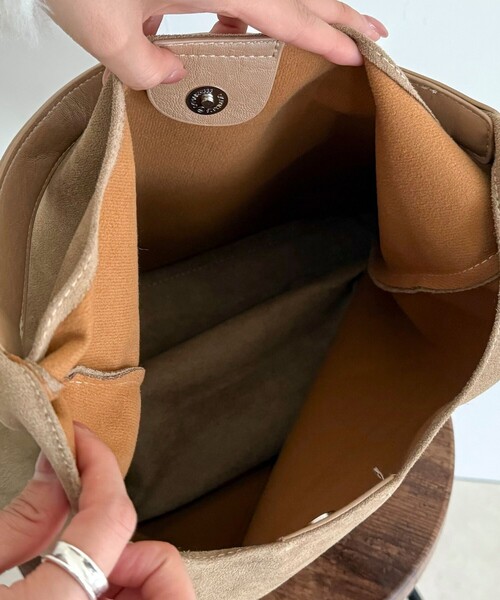 fredy emue（フレディエミュ）の「フェイクスエードトライアングルバッグ（トートバッグ・レディース・ブラウン/ベージュ/ブラック/オリーブ・FREE）」の20枚目の写真
