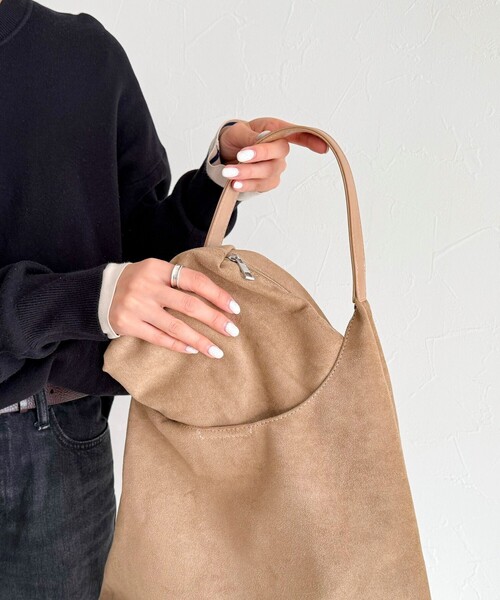 fredy emue（フレディエミュ）の「フェイクスエードトライアングルバッグ（トートバッグ・レディース・ブラウン/ベージュ/ブラック/オリーブ・FREE）」の21枚目の写真