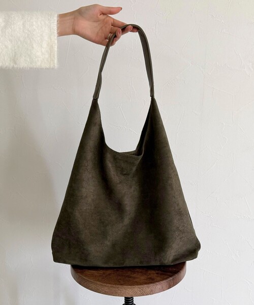 fredy emue(フレディエミュ)の「フェイクスエードトライアングルバッグ(トートバッグ・レディース・ブラウン/ベージュ/ブラック/オリーブ・FREE)」の10枚目の写真