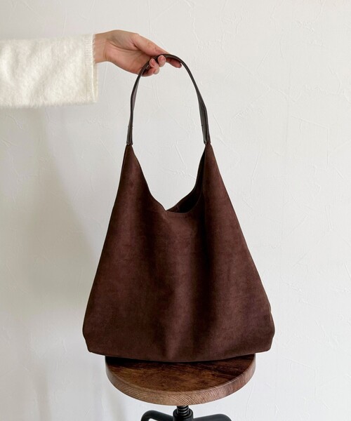 fredy emue(フレディエミュ)の「フェイクスエードトライアングルバッグ(トートバッグ・レディース・ブラウン/ベージュ/ブラック/オリーブ・FREE)」の8枚目の写真