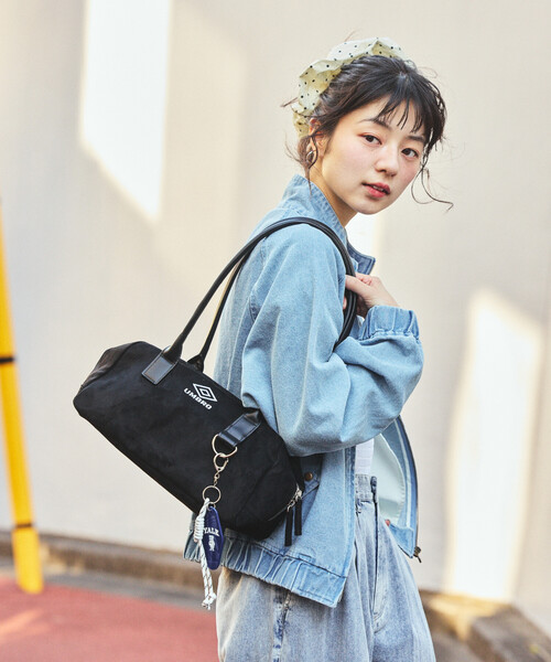 FREAK'S STORE(フリークスストア)の「UMBRO × FREAK'S STORE/アンブロ 別注 スエードタッチ ボストンバッグ/横長バッグ/ショルダーバッグ(ボストンバッグ・レディース・ブラウン/ブラック・ONE SIZE)」の3枚目の写真