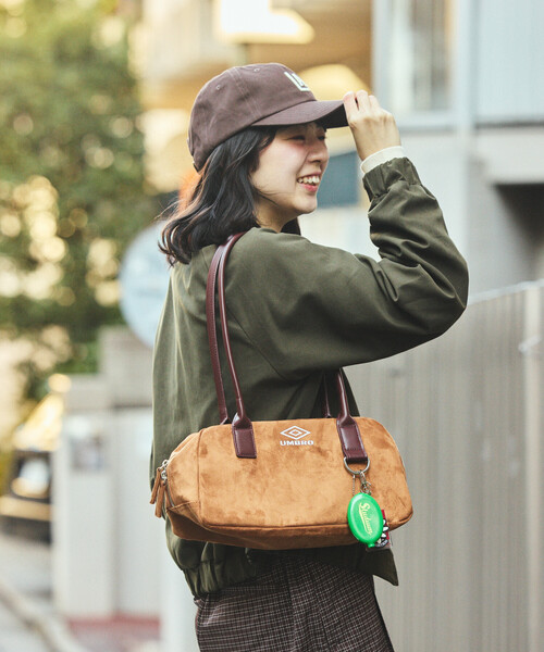 FREAK'S STORE(フリークスストア)の「UMBRO × FREAK'S STORE/アンブロ 別注 スエードタッチ ボストンバッグ/横長バッグ/ショルダーバッグ(ボストンバッグ・レディース・ブラウン/ブラック・ONE SIZE)」の9枚目の写真