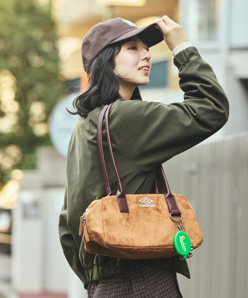 FREAK'S STORE(フリークスストア)の「UMBRO × FREAK'S STORE/アンブロ 別注 スエードタッチ ボストンバッグ/横長バッグ/ショルダーバッグ(ボストンバッグ・レディース・ブラウン/ブラック・ONE SIZE)」の10枚目の写真