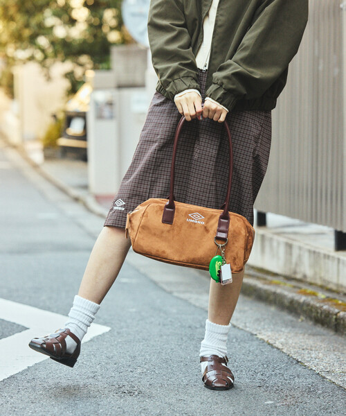 FREAK'S STORE(フリークスストア)の「UMBRO × FREAK'S STORE/アンブロ 別注 スエードタッチ ボストンバッグ/横長バッグ/ショルダーバッグ(ボストンバッグ・レディース・ブラウン/ブラック・ONE SIZE)」の11枚目の写真