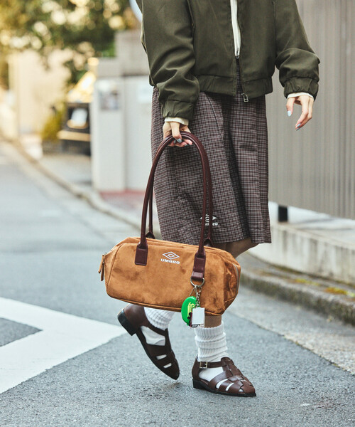 FREAK'S STORE(フリークスストア)の「UMBRO × FREAK'S STORE/アンブロ 別注 スエードタッチ ボストンバッグ/横長バッグ/ショルダーバッグ(ボストンバッグ・レディース・ブラウン/ブラック・ONE SIZE)」の13枚目の写真