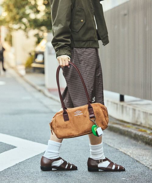 FREAK'S STORE(フリークスストア)の「UMBRO × FREAK'S STORE/アンブロ 別注 スエードタッチ ボストンバッグ/横長バッグ/ショルダーバッグ(ボストンバッグ・レディース・ブラウン/ブラック・ONE SIZE)」の14枚目の写真