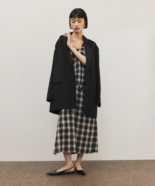 ADAM ET ROPE'（アダムエロペ）の「バックストラップパンプス（パンプス・レディース・オフホワイト/ブラック・24.5/24/23.5/23）」の3枚目の写真