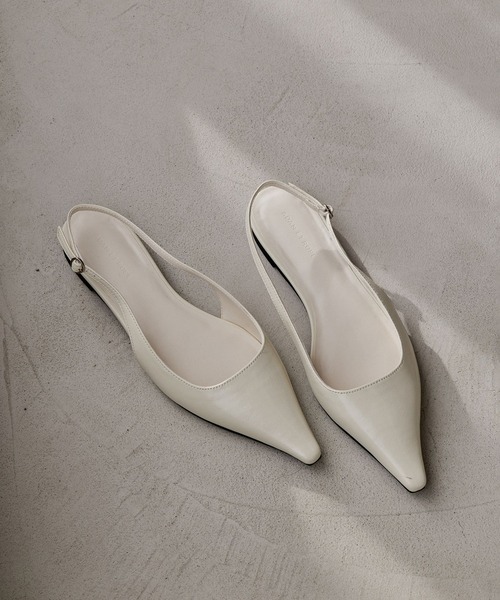 ADAM ET ROPE'（アダムエロペ）の「バックストラップパンプス（パンプス・レディース・オフホワイト/ブラック・24.5/24/23.5/23）」の10枚目の写真