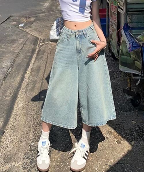 NANEA(ナネア)の「デニムワイドハーフパンツ(デニムパンツ・レディース・ブルー/ネイビー・SMALL/MEDIUM/LARGE/X-SMALL)」の1枚目の写真