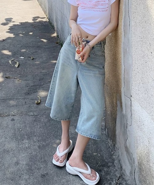 NANEA(ナネア)の「デニムワイドハーフパンツ(デニムパンツ・レディース・ブルー/ネイビー・SMALL/MEDIUM/LARGE/X-SMALL)」の5枚目の写真