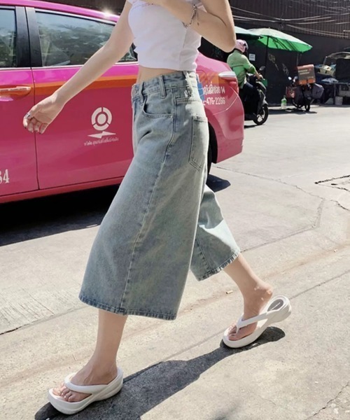 NANEA(ナネア)の「デニムワイドハーフパンツ(デニムパンツ・レディース・ブルー/ネイビー・SMALL/MEDIUM/LARGE/X-SMALL)」の3枚目の写真