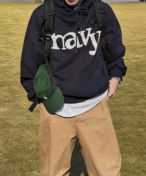 NOWLE（ノウル）の「【NOWLE】navy 筆記体デザイン ロゴ プリント プルオーバーパーカー（パーカー・メンズ・ネイビー・X-LARGE/LARGE/MEDIUM/SMALL）」の3枚目の写真